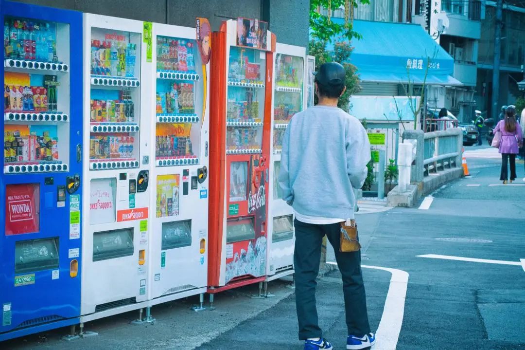 無接觸經(jīng)濟如潮涌動，自動售貨機迎來高光時刻